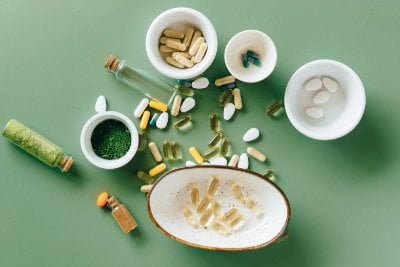 aromathérapie dite médicale, sous forme de suppositoire, d’ovules ou encore de gélules à avaler